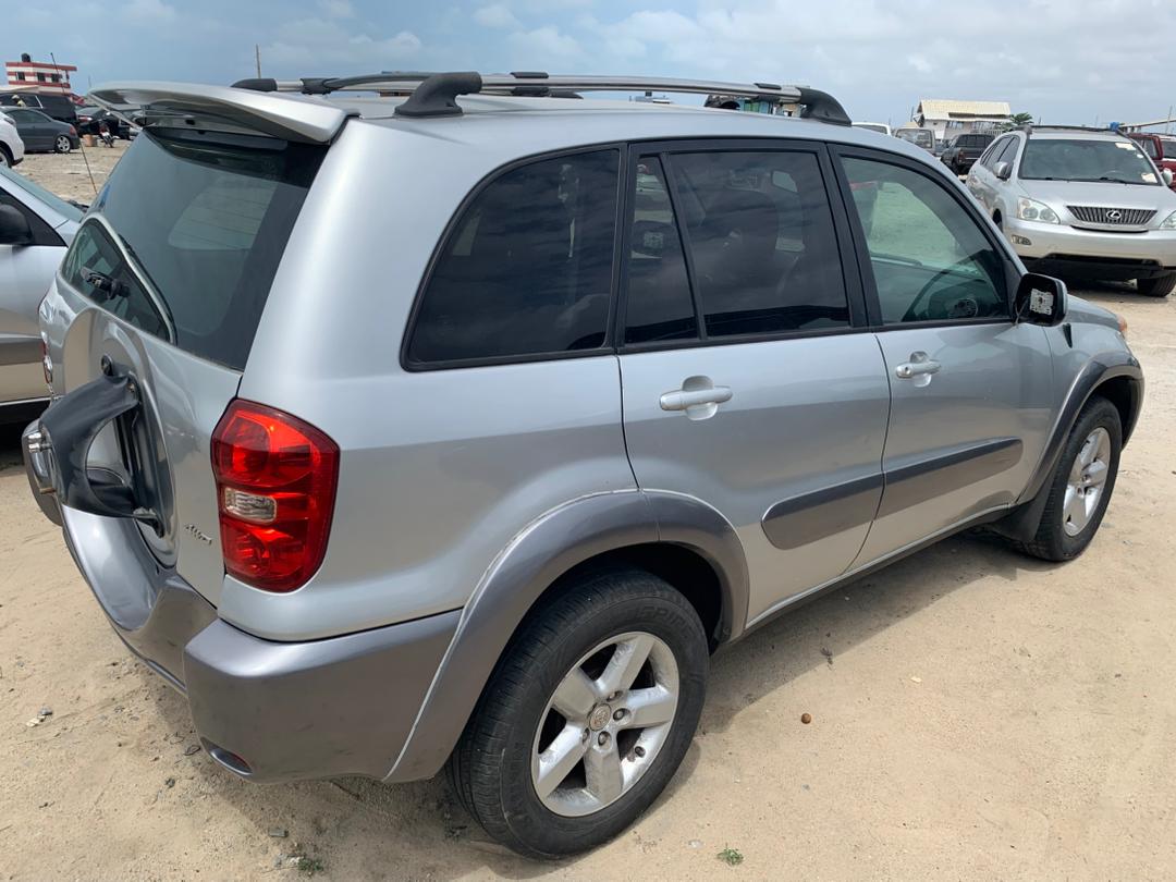 TOYOTA RAV4 _